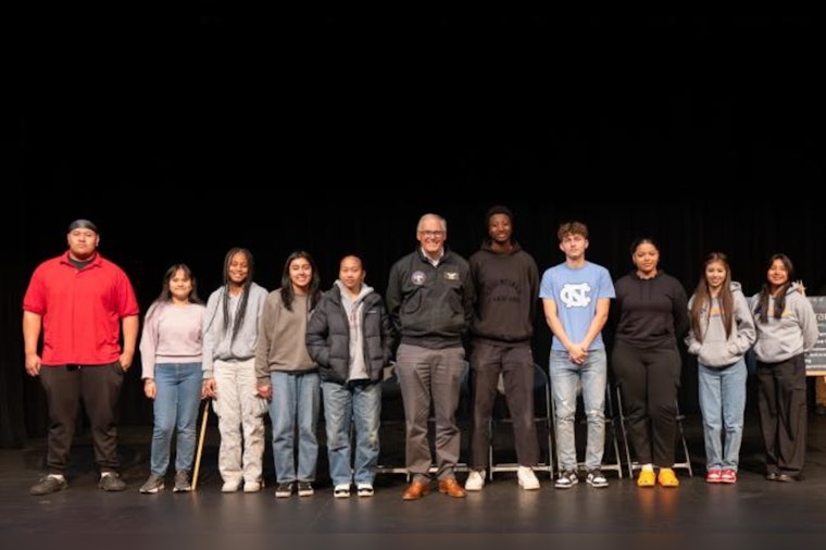 Gov. Inslee Tours Vancouver to Tackle Asthma, Housing, and Student Aid Challenges