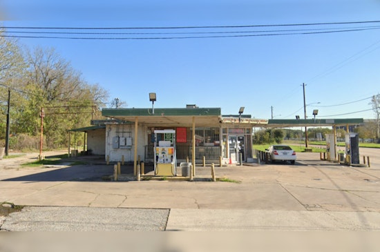 Houston Fire Department Probes Mysterious Blaze at Abandoned Store in Trinity/Houston Gardens