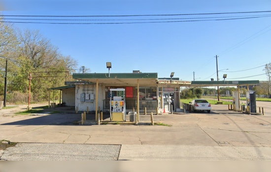 Houston Fire Department Probes Mysterious Blaze at Abandoned Store in Trinity/Houston Gardens