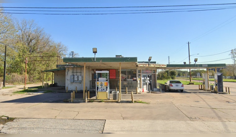 Houston Fire Department Probes Mysterious Blaze at Abandoned Store in Trinity/Houston Gardens