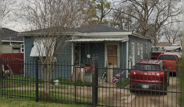 Houston in Mourning: Two Women Fatally Shot, Suspect Sought by Police in Overnight Tragedy