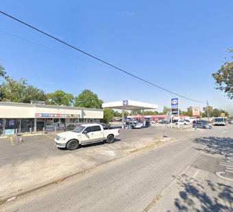Houston Police Investigate Early Morning Fatal Shooting at Local Convenience Store