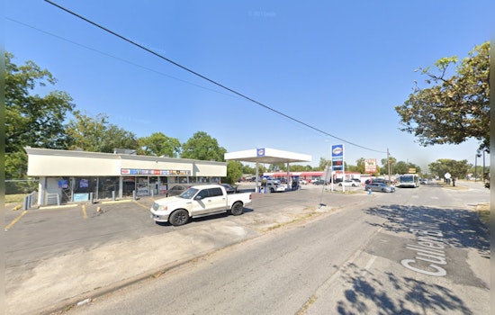 Houston Police Investigate Early Morning Fatal Shooting at Local Convenience Store
