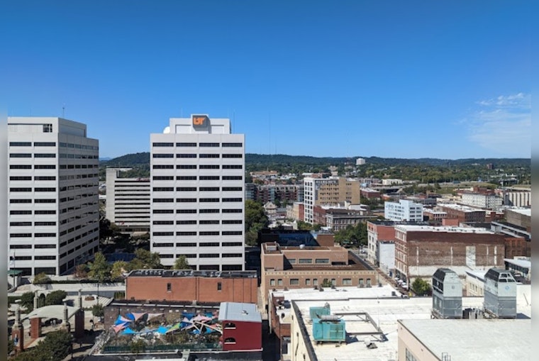 Knoxville Braces for Weather Whiplash: Rain, Thunderstorms, and Sunny Spells in Forecast