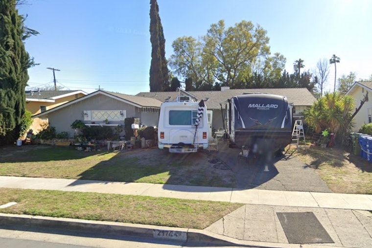 Los Angeles Firefighters Quickly Extinguish Canoga Park House Fire, Rescue Surviving Dog