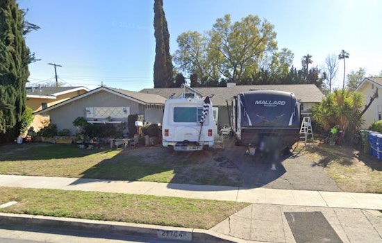 Los Angeles Firefighters Quickly Extinguish Canoga Park House Fire, Rescue Surviving Dog