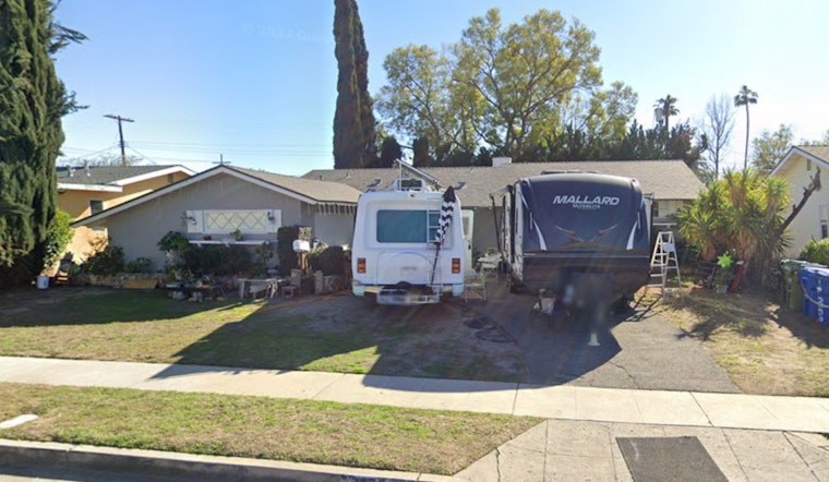 Los Angeles Firefighters Quickly Extinguish Canoga Park House Fire, Rescue Surviving Dog
