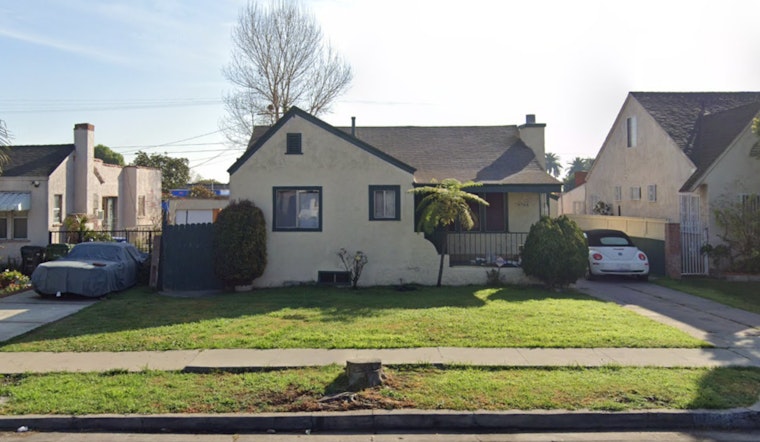 Los Angeles Firefighters Swiftly Extinguish Intense Blaze in Gramercy Park Home