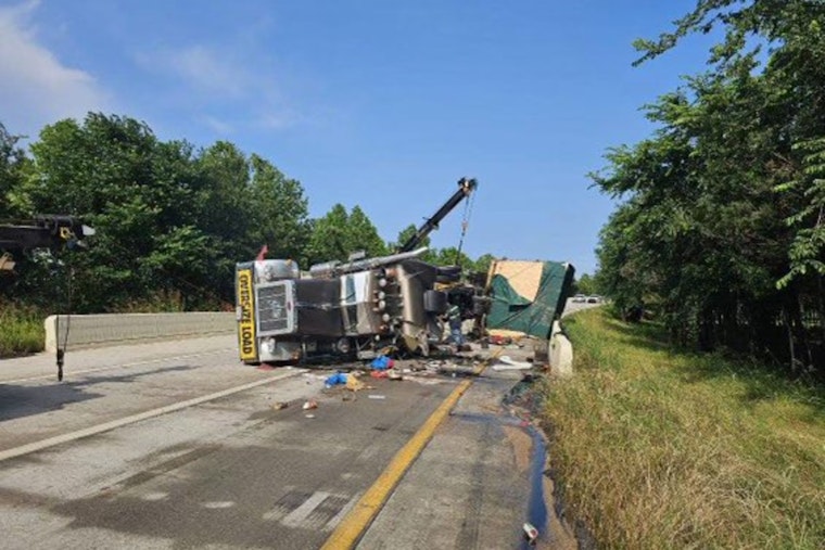 Major Crash Involving 18-Wheeler Closes Westbound Lanes on Spur 330 in Harris County