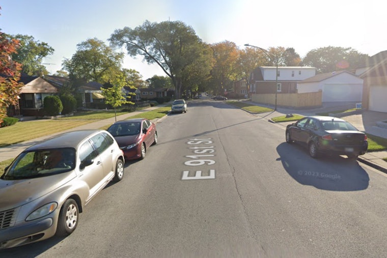 Man Fatally Shot While Driving Leads to Crash in Chicago's Calumet Heights