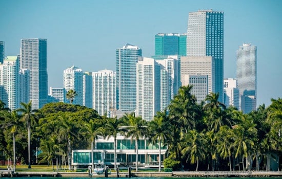 Miami Prepares for Weekend Heatwave with Highs in Mid-80s and Sporadic Showers