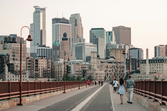 Minneapolis Welcomes Warm Spring Weather with Sunny Skies and Possible Weekend Showers
