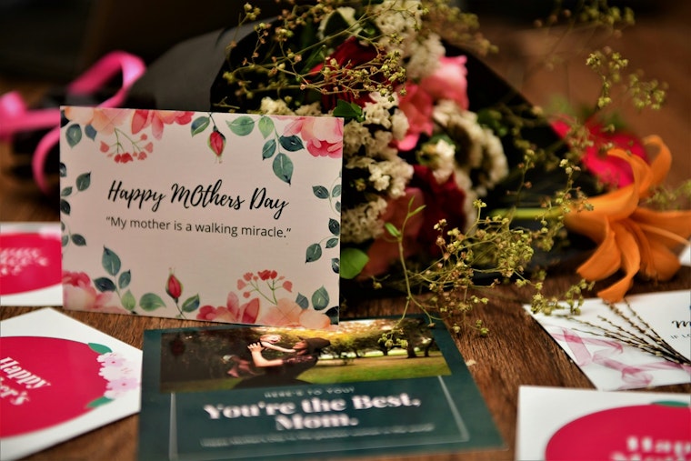 Nourish Phoenix to Spoil Mothers with Free Purses Filled with Luxuries and Beauty Treats This Mother's Day