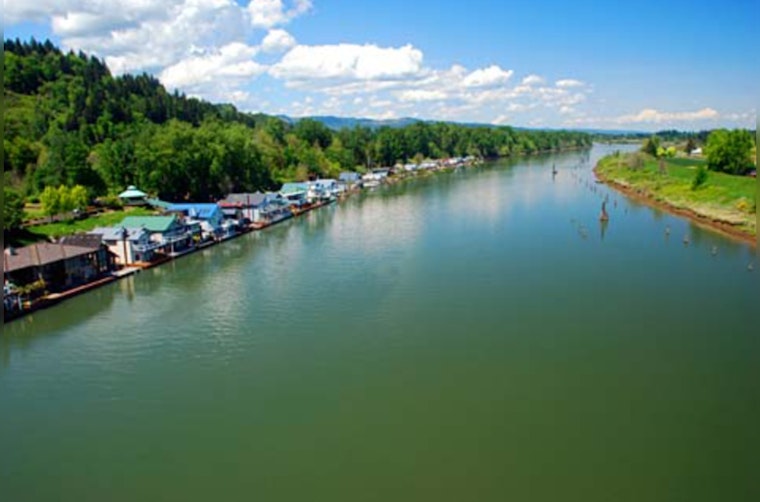 Officials Warn of Cold Water Shock in Oregon Rivers, Urge Vigilance and Life Jackets