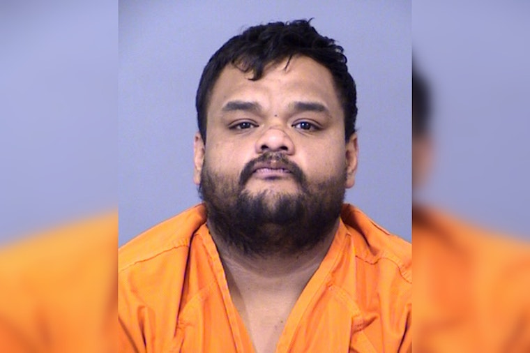 Phoenix Man Accused of Stabbing Girlfriend to Death Surrenders at Arizona Border