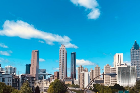Warm Temperatures and Mixed Skies Await Atlanta, with Weekend Showers Possible