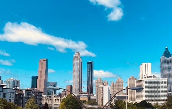 Warm Temperatures and Mixed Skies Await Atlanta, with Weekend Showers Possible