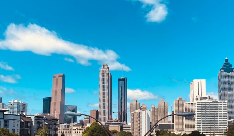 Warm Temperatures and Mixed Skies Await Atlanta, with Weekend Showers Possible