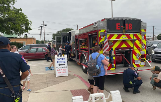 White Settlement First Responders Bond with Youngsters at Community Library Safety Event
