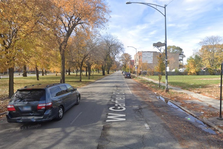 19-Year-Old Woman Fatally Shot While Driving in Chicago's Englewood Neighborhood, Triggering Crash That Injures 3