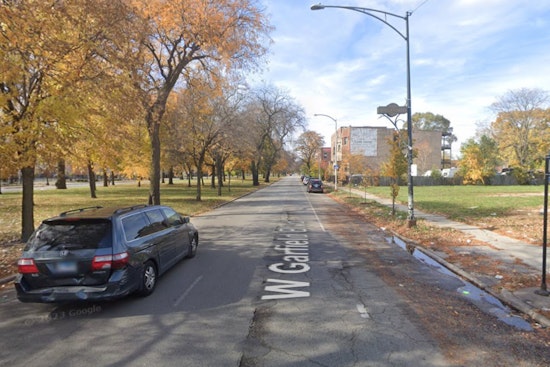19-Year-Old Woman Fatally Shot While Driving in Chicago's Englewood Neighborhood, Triggering Crash That Injures 3