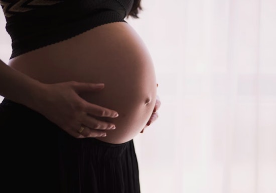Arizona Family's Tragedy Leads to Scrutiny of Midwife Regulations Following Fatal Home Birth