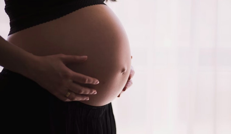 Arizona Family's Tragedy Leads to Scrutiny of Midwife Regulations Following Fatal Home Birth
