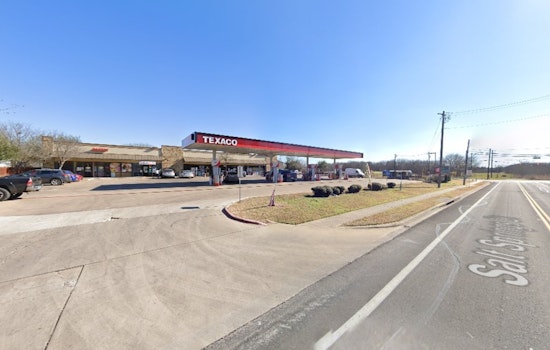 Austin Business Owner Hosts Event to Rebuild Community After SWAT Standoff at Saxx's Tacos
