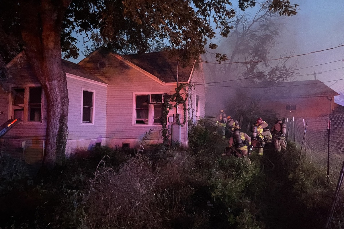 Austin Firefighters Tackle Back-to-Back Fires in Vacant East Cesar