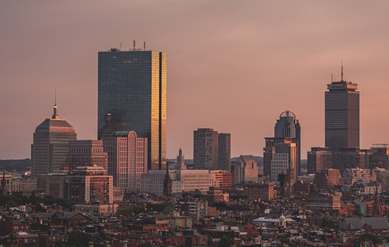 Boston Basks in Warm Sunshine Today, Potential Thunderstorms Ahead for the Weekend