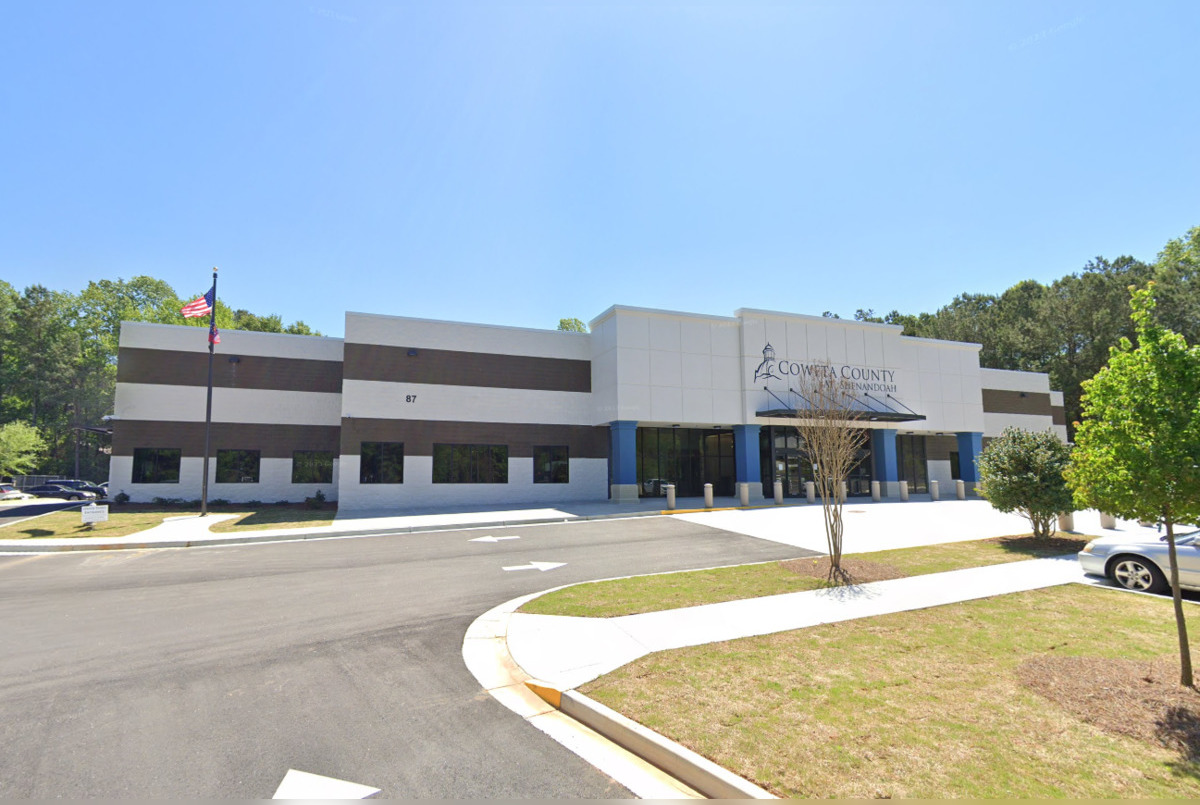 Coweta County Unveils New Vehicle Tag Renewal Kiosk at Senoia Publix