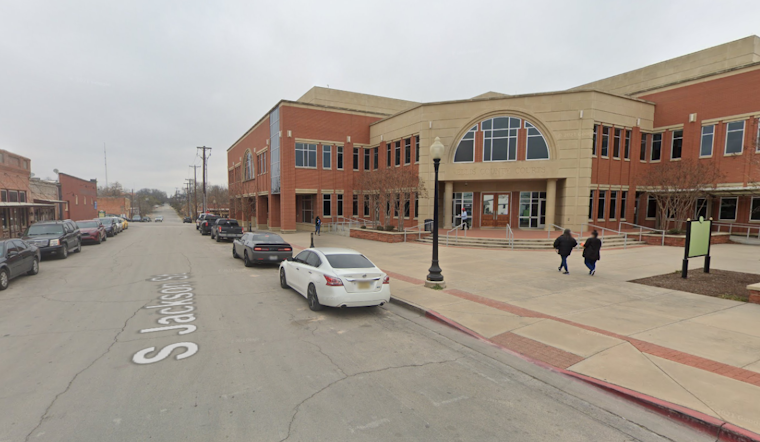 Ellis County Commissioners to Review Proposed Development Replat in Waxahachie Area