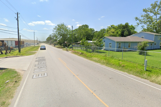 Harris County Sheriff's Office Investigates Shooting in Highlands, Victim Airlifted, Suspects at Large
