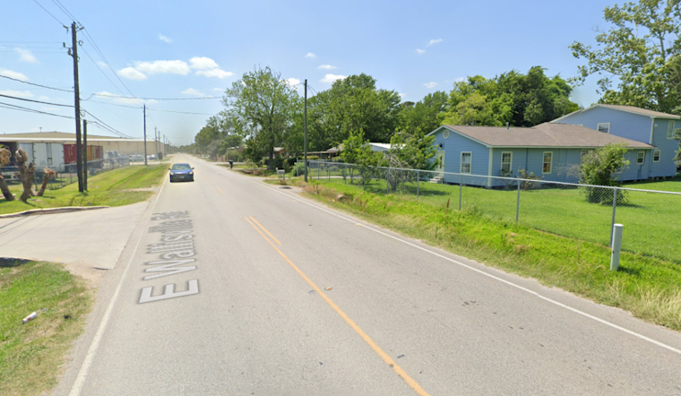 Harris County Sheriff's Office Investigates Shooting in Highlands, Victim Airlifted, Suspects at Large