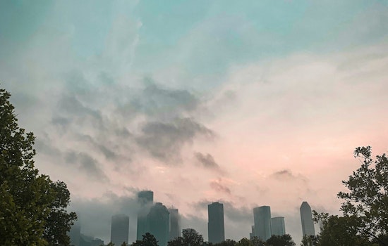 Houston Braces for Intermittent Showers and Heat, While Severe Storms Target Upper Midwest