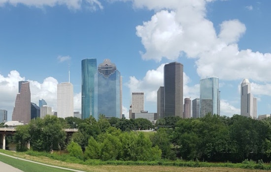 Houston Braces for Intermittent Showers, Heat Surge as Midwest Preps for Severe Storms