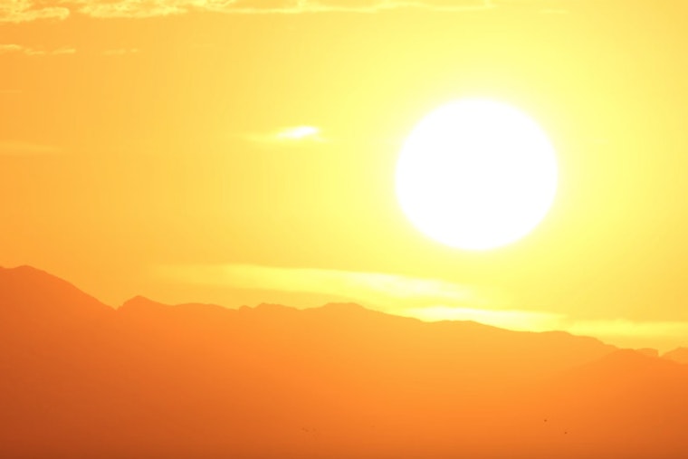 Houston Braces for Sizzling Temps and Spotty Thunderstorms as Northern States Face Severe Weather Risks