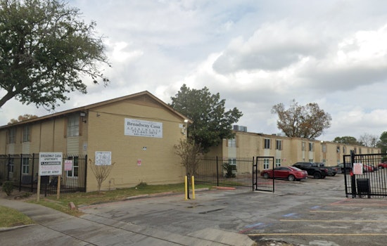 Houston Firefighter Injured, Residents Displaced by Accidental Apartment Fire in Golfcrest/Bellfort/Reveille Area