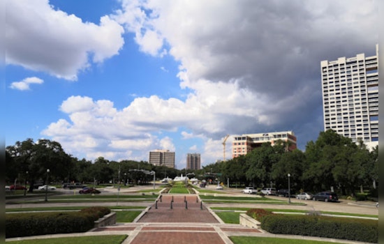 Houston Gears Up for a Steamy Week with Sunshine and Storm Threats, Flood Risk Looms Ahead