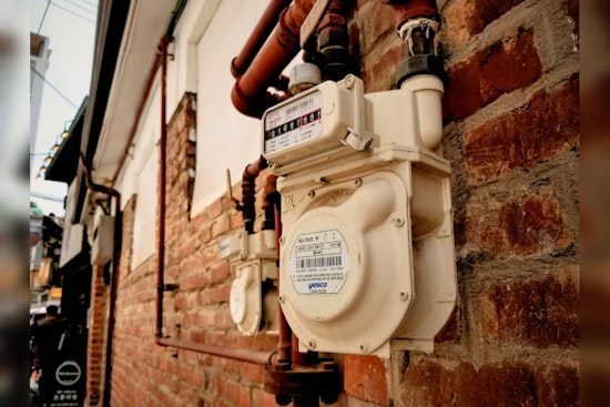 Houston Residents Grapple with Striking Water Bill Discrepancies Amid Systemic Billing Fissures