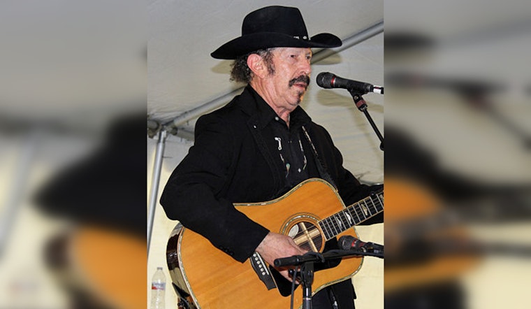 Iconoclastic Entertainer and Politician Kinky Friedman Dies at 79 in Medina, Texas