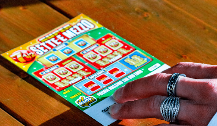Illinois Man Wins Nearly $1 Million with Illinois Lottery App Ticket Following Dog Walk