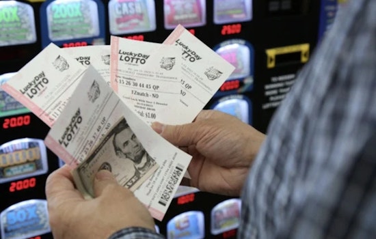 Illinois Strikes Gold with Colossal $560M Mega Millions Jackpot Win