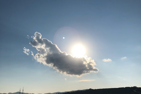 Knoxville to Enjoy Sunny Skies and Warm 84 Degrees Today, Showers Expected Sunday