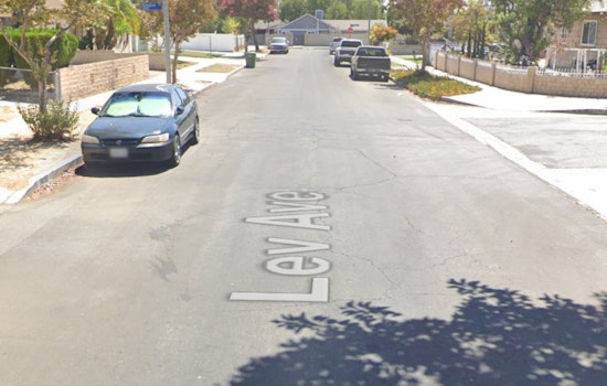 Los Angeles Firefighters Swiftly Contain Arleta Neighborhood Blaze, No Injuries Reported