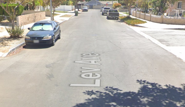 Los Angeles Firefighters Swiftly Contain Arleta Neighborhood Blaze, No Injuries Reported