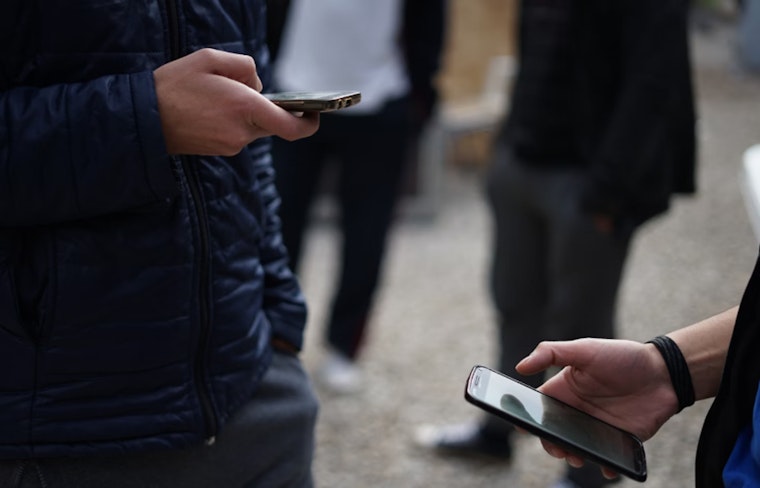 Los Angeles School District Considers Cellphone Ban to Boost Learning and Mental Health