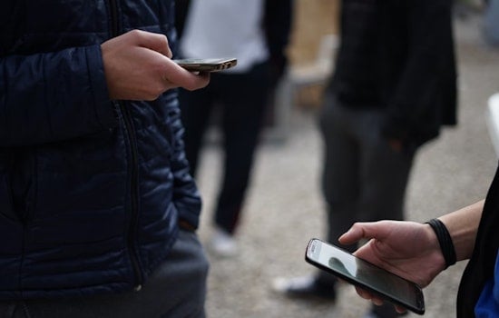 Los Angeles School District Considers Cellphone Ban to Boost Learning and Mental Health