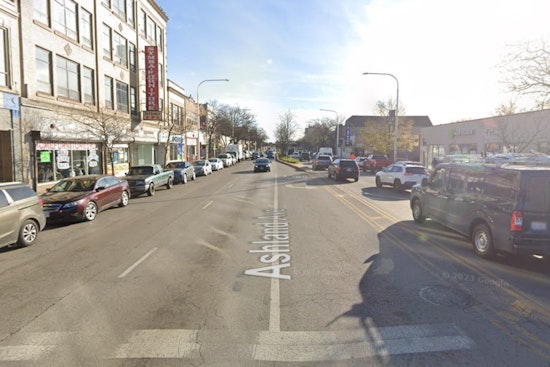 Multiple Robberies Reported in Chicago's Deering Area, Suspects Sought