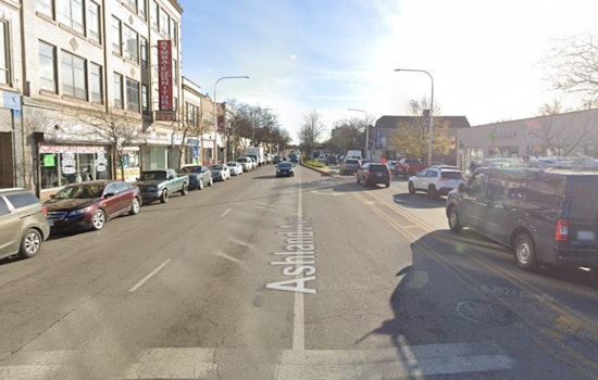 Multiple Robberies Reported in Chicago's Deering Area, Suspects Sought